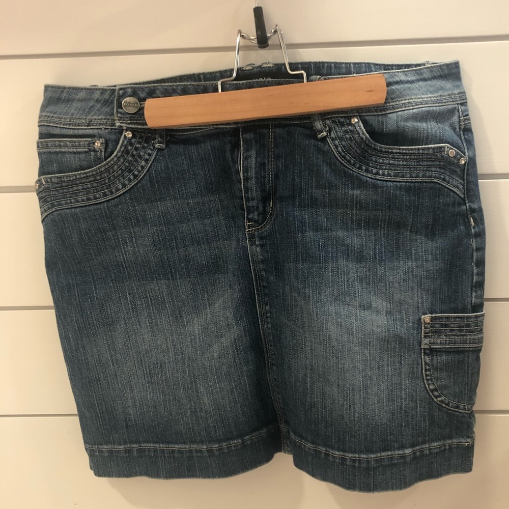 Noir denim skirt